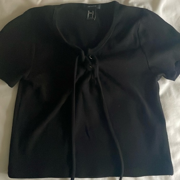 Forever 21 crop shirt with strings - Picture 2 of 2